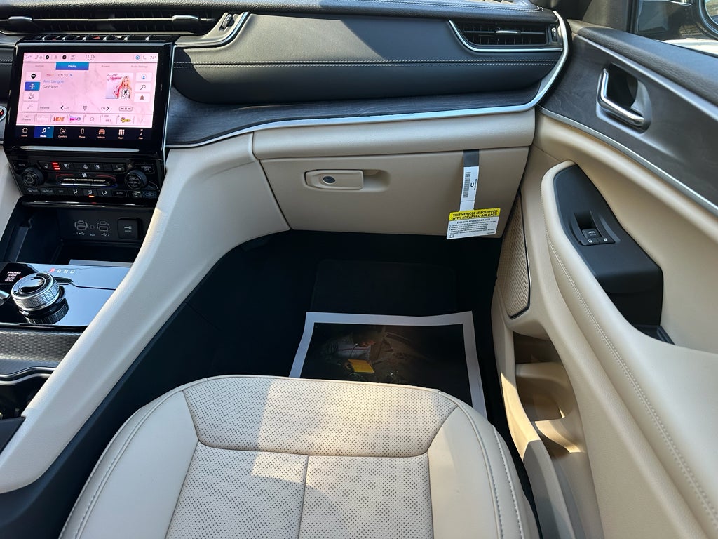 2025 Jeep Grand Cherokee GRAND CHEROKEE L LIMITED 4X4