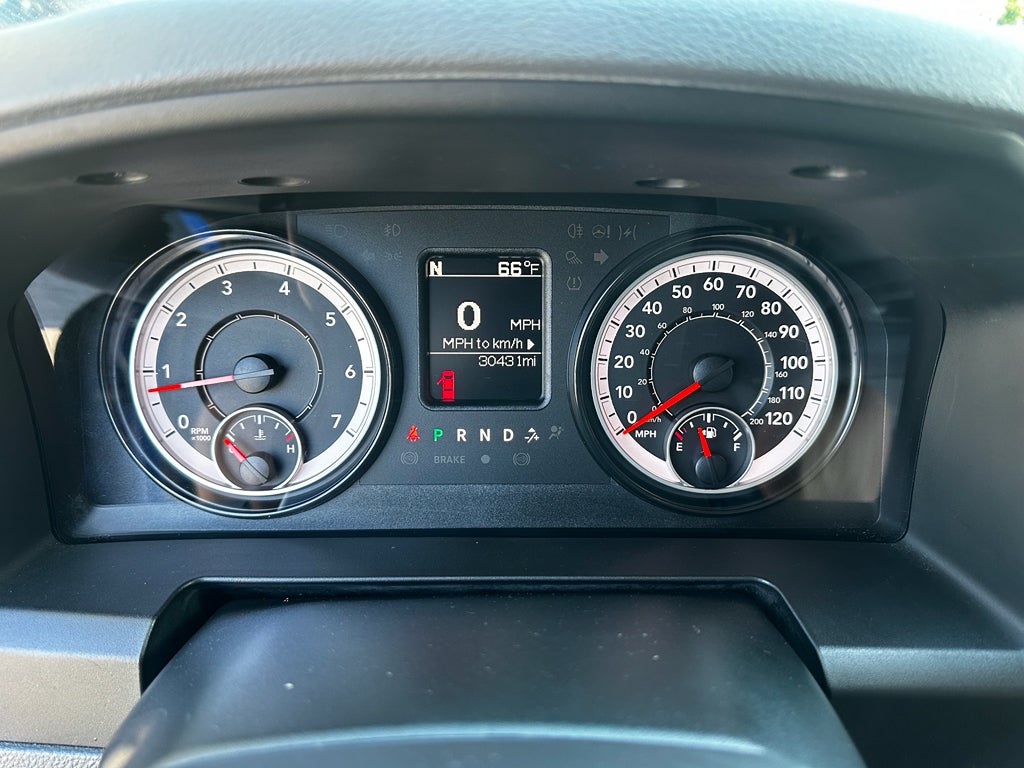 2019 RAM 1500 Classic Express Crew Cab 4x4 5'7' Box