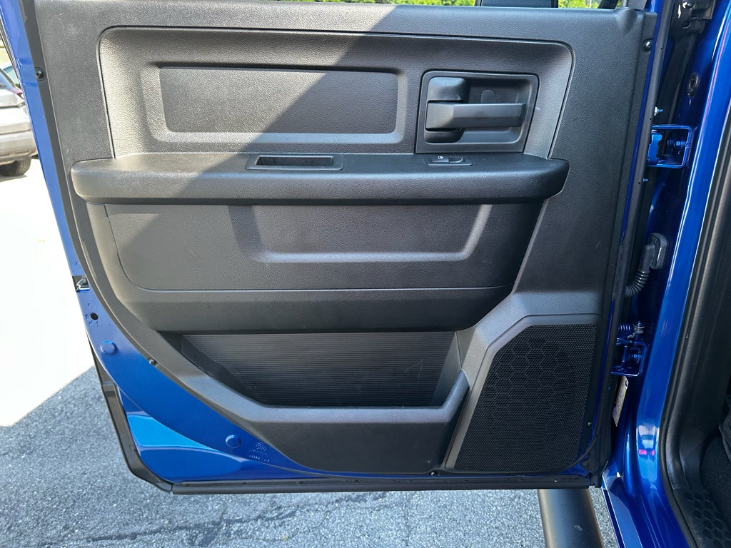 2019 RAM 1500 Classic Express Crew Cab 4x4 5'7' Box