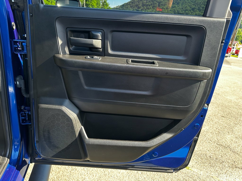 2019 RAM 1500 Classic Express Crew Cab 4x4 5'7' Box