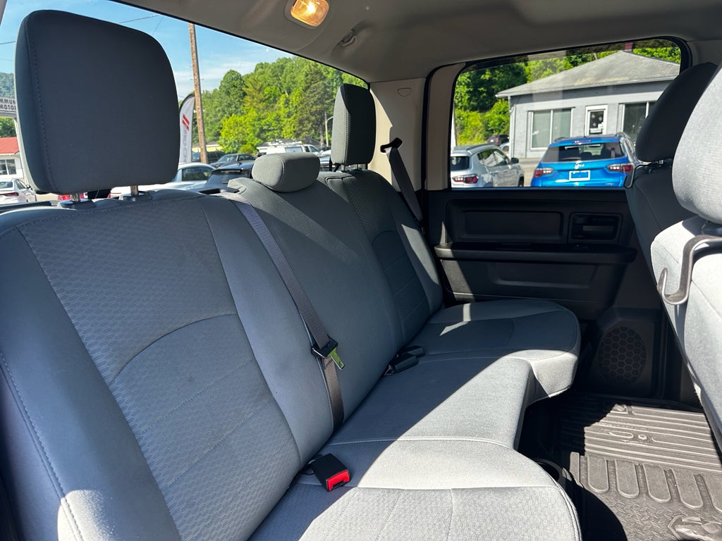 2019 RAM 1500 Classic Express Crew Cab 4x4 5'7' Box