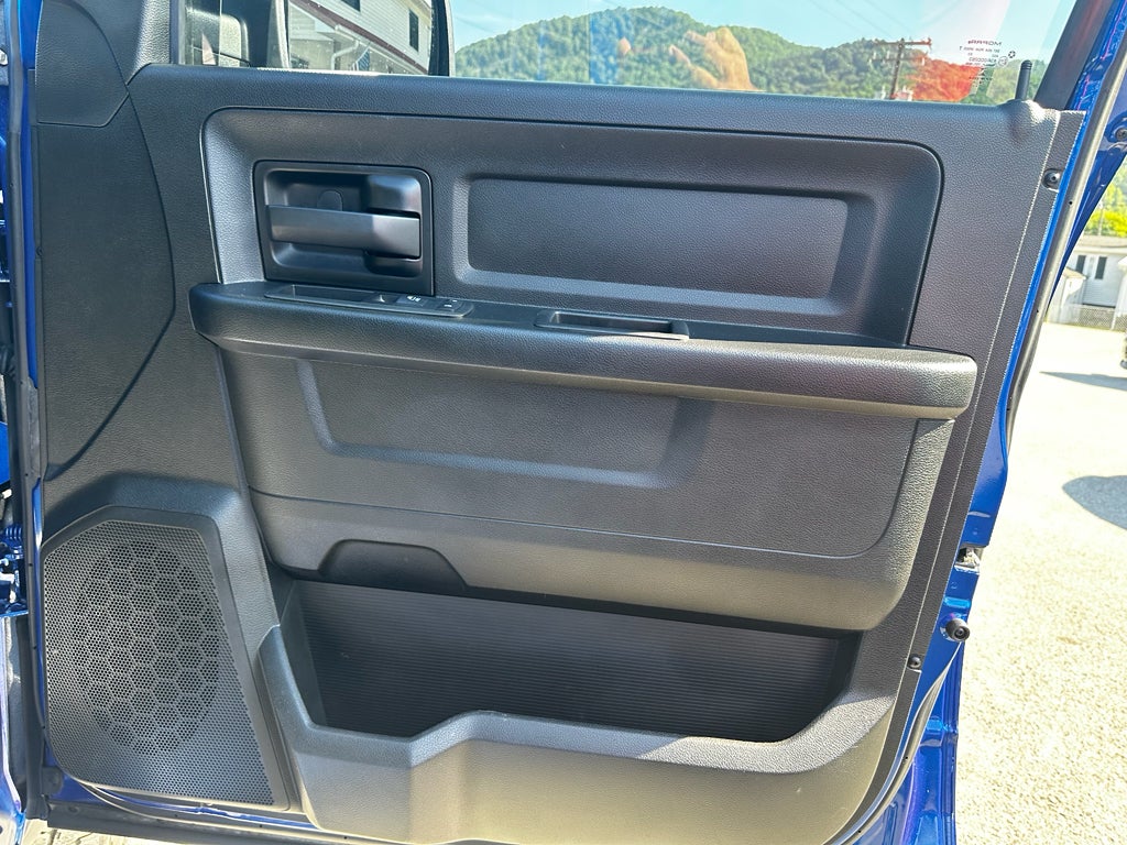2019 RAM 1500 Classic Express Crew Cab 4x4 5'7' Box