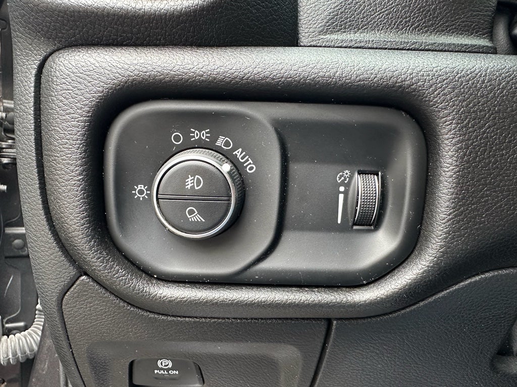 2022 RAM 1500 Big Horn Quad Cab 4x4 6'4' Box