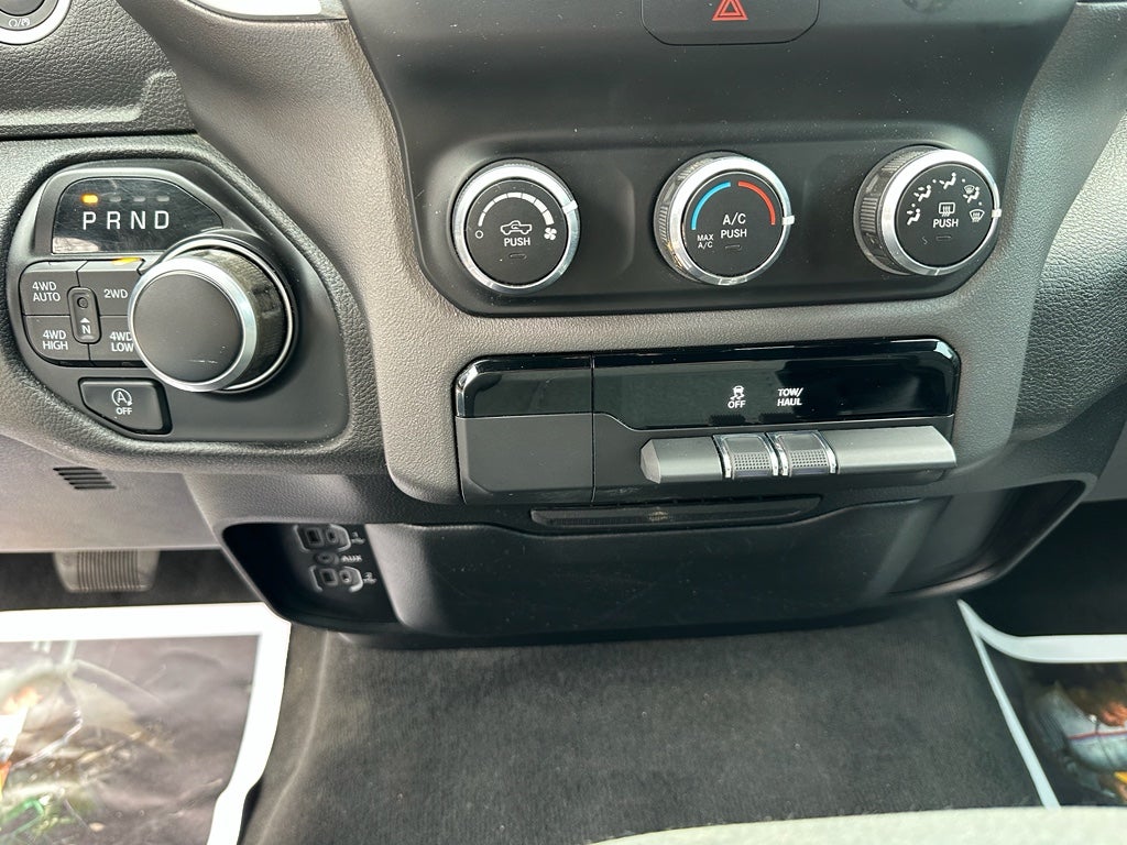 2022 RAM 1500 Big Horn Quad Cab 4x4 6'4' Box