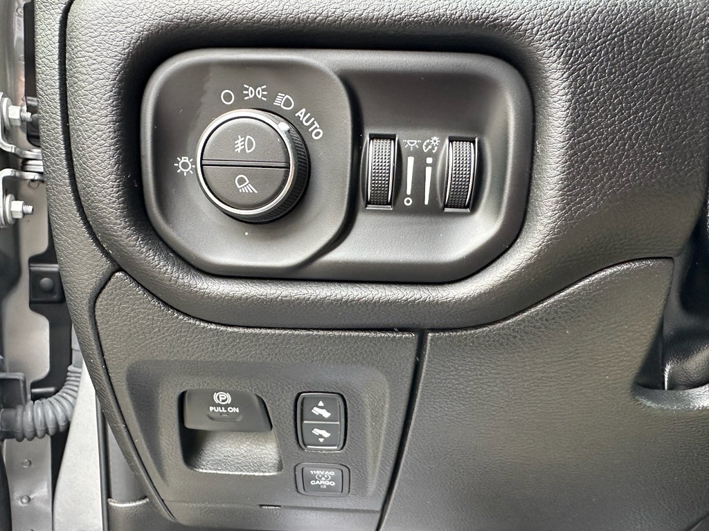 2025 RAM 1500 Big Horn Crew Cab 4x4 5'7' Box