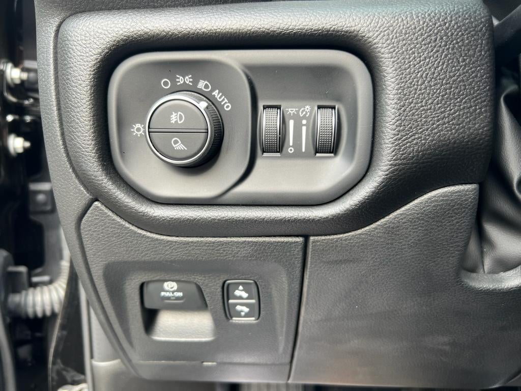 2025 RAM Ram 1500 RAM 1500 BIG HORN QUAD CAB 4X4 6'4' BOX