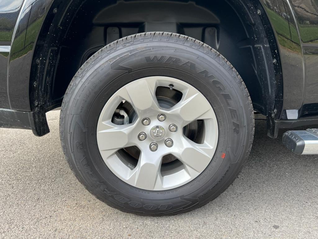 2025 RAM Ram 1500 RAM 1500 BIG HORN QUAD CAB 4X4 6'4' BOX