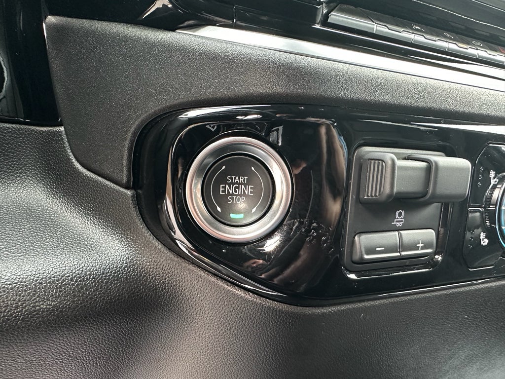 2025 GMC Sierra 1500 4WD Crew Cab Short Box SLT