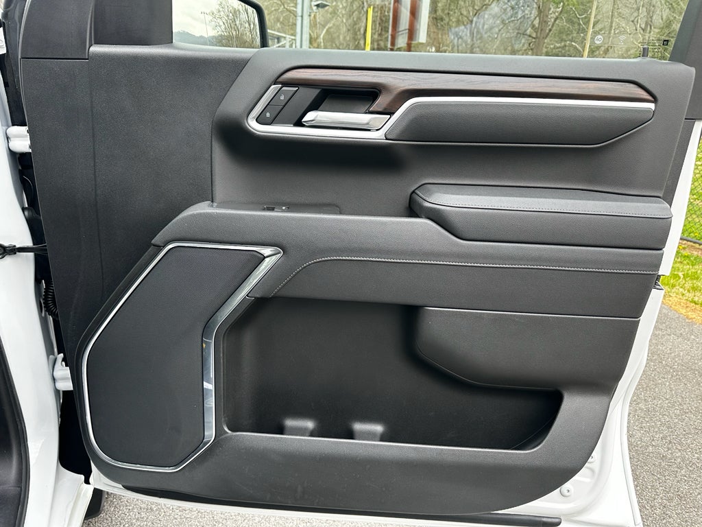 2025 GMC Sierra 1500 4WD Crew Cab Short Box SLT