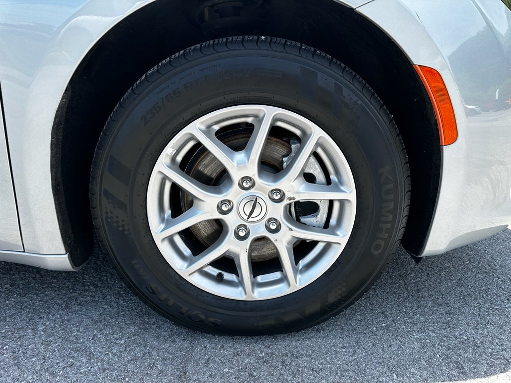 2023 Chrysler Voyager LX