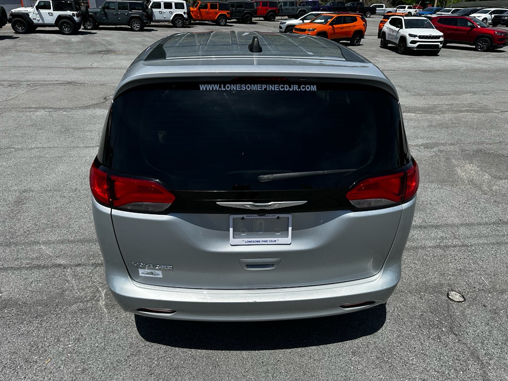 2023 Chrysler Voyager LX
