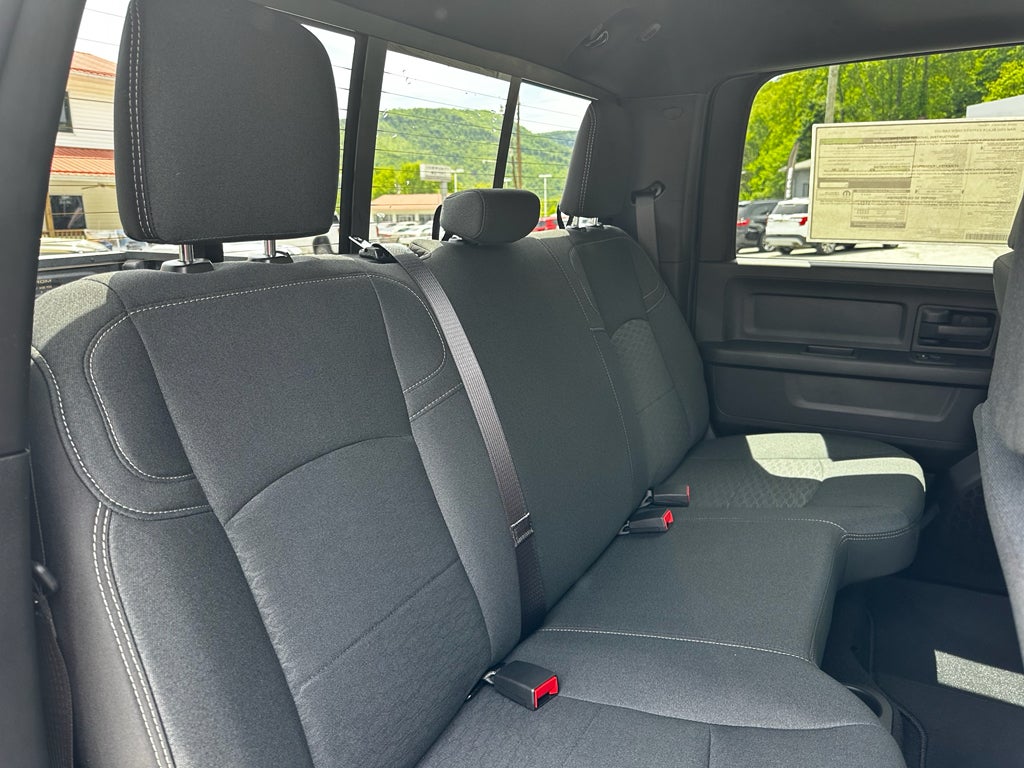 2026 RAM Ram 2500 RAM 2500 BLACK EXPRESS CREW CAB 4X4 6'4' BOX
