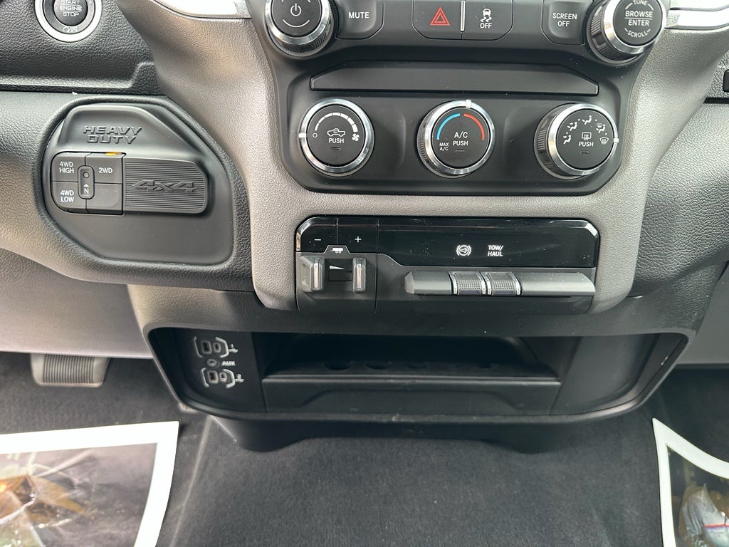 2024 RAM 2500 Big Horn Crew Cab 4x4 6'4' Box